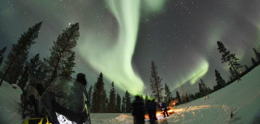 Experiência de snowmobile aurora boreal em Rovaniemi